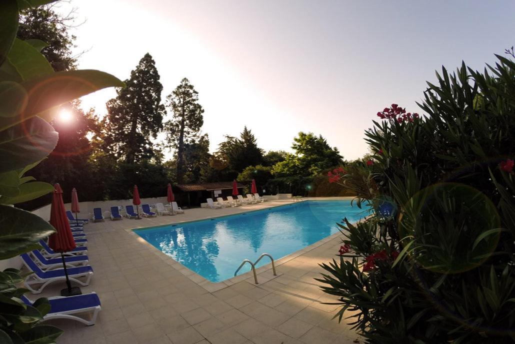 Camping Et Hotel Chateau Du Haget Montesquiou Exterior photo
